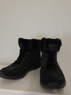 Sketchers Black Women's Faux-Fur Lace-Up Winter Boots